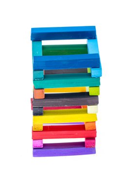 Renkli tebeşirler. Kare renkli pastel tebeşirler yakın plan, beyaz arkaplanda. Eğitim kavramı..