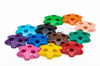 Çocuk pastel boyaları, çiçek boyaları. Okul öncesi eğitim kavramı.