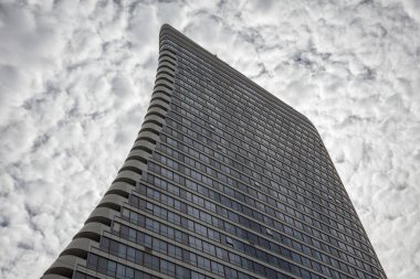 Şehrin modern binası