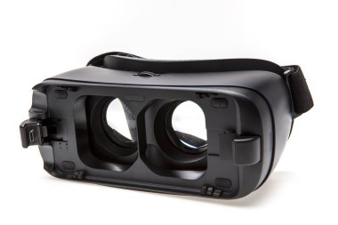 Sanal gerçeklik gözlükleri beyaz arka planda izole edilmiş sanal gerçeklik gözlükleri.