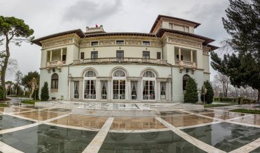 İstanbul, Türkiye - 30 Aralk 2018; İstanbul 'da Kanlica feribot istasyonu manzarası. İstanbul, Türkiye. Boğazın Kanlica ilçesi manzarası.