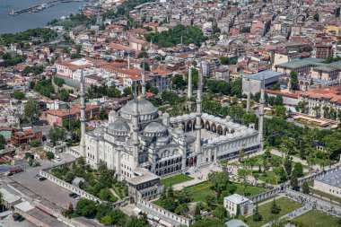 İstanbul, Türkiye; tarihi yarımada havası fotoğrafı. Mavi Cami (Sultan Ahmet Camii) Havadan Çatışma.