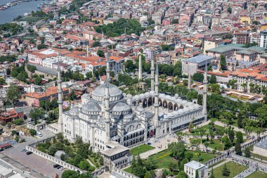 İstanbul, Türkiye; tarihi yarımada havası fotoğrafı. Mavi Cami (Sultan Ahmet Camii) Havadan Çatışma.