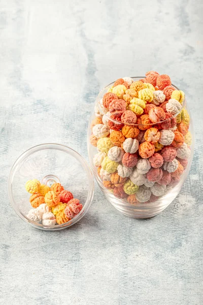 Kleurrijke Snoepjes Zetmeelachtige Geroosterde Kikkererwten Een Suikerpot Bovenaanzicht Organische Cookie — Stockfoto