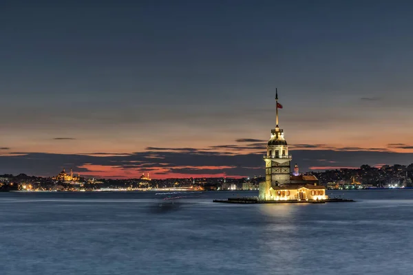 Stanbul Türkiye Temmuz 2019 Gece Bakireler Kulesi — Stok fotoğraf