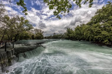 Türkiye 'de Manavgat Şelalesi. Bu çok popüler bir turistik ilgi odağı. Manavgat şelalesi Antalya, Türkiye