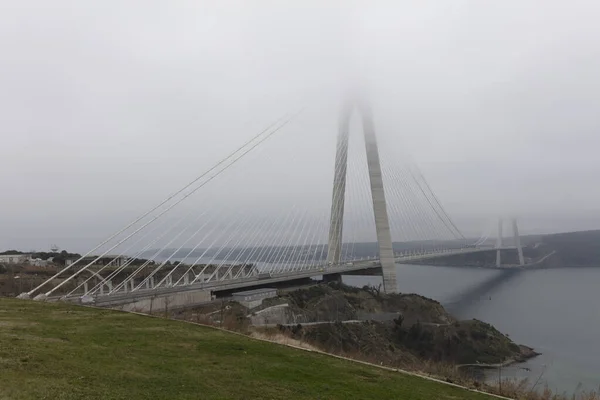 Yavuz Sultan Selim Bridge Fog Inglés Estambul Turquía —  Fotos de Stock