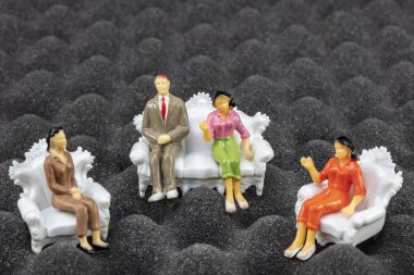 Oyuncak bir aile figürü.