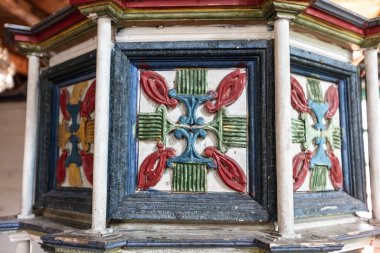 Artvin, Macahel, Türkiye - 25 Temmuz 2015; Artvin Macahel Camili Köyü 'ndeki tarihi Camii Camii' nin iç manzarası. Cami el boyası ve ahşap süslemeleriyle ünlüdür..