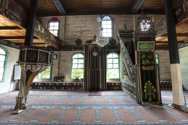 Artvin, Macahel, Türkiye - 25 Temmuz 2015; Artvin Macahel Camili Köyü 'ndeki tarihi Camii Camii' nin iç manzarası. Cami el boyası ve ahşap süslemeleriyle ünlüdür..