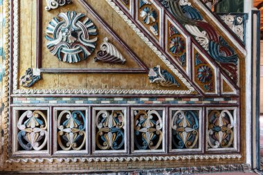 Artvin, Macahel, Türkiye - 25 Temmuz 2015; Artvin Macahel Camili Köyü 'ndeki tarihi Camii Camii' nin iç manzarası. Cami el boyası ve ahşap süslemeleriyle ünlüdür..