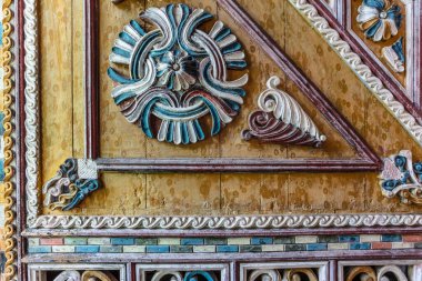 Artvin, Macahel, Türkiye - 25 Temmuz 2015; Artvin Macahel Camili Köyü 'ndeki tarihi Camii Camii' nin iç manzarası. Cami el boyası ve ahşap süslemeleriyle ünlüdür..