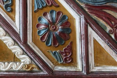 Artvin, Macahel, Türkiye - 25 Temmuz 2015; Artvin Macahel Camili Köyü 'ndeki tarihi Camii Camii' nin iç manzarası. Cami el boyası ve ahşap süslemeleriyle ünlüdür..