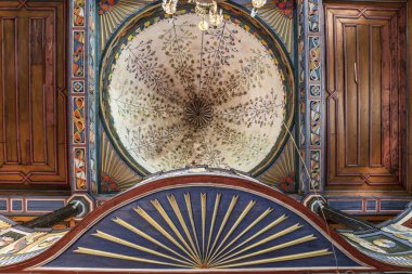 Artvin, Macahel, Türkiye - 25 Temmuz 2015; Artvin Macahel Camili Köyü 'ndeki tarihi Camii Camii' nin iç manzarası. Cami el boyası ve ahşap süslemeleriyle ünlüdür..
