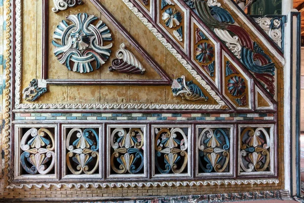 Artvin, Macahel, Türkiye - 25 Temmuz 2015; Artvin Macahel Camili Köyü 'ndeki tarihi Camii Camii' nin iç manzarası. Cami el boyası ve ahşap süslemeleriyle ünlüdür..