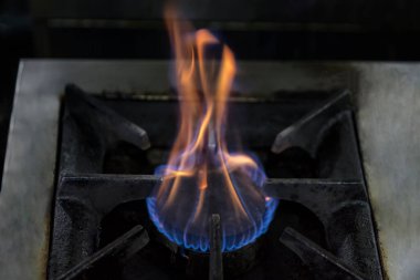 Odun taşıyıcı olarak.