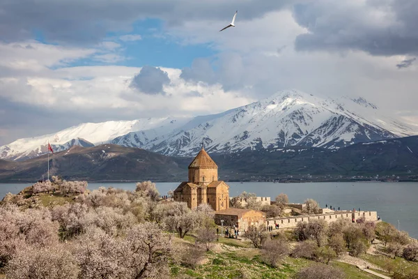 Удивительный Весенний Вид Армянскую Церковь Святого Креста Острове Акдамар Акдамар — стоковое фото