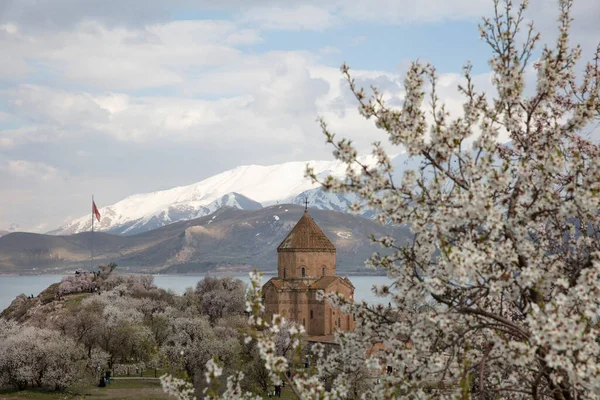 Erstaunliche Frühling Ansicht Der Armenischen Kirche Des Heiligen Kreuzes Auf — Stockfoto