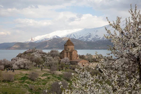 Erstaunliche Frühling Ansicht Der Armenischen Kirche Des Heiligen Kreuzes Auf — Stockfoto