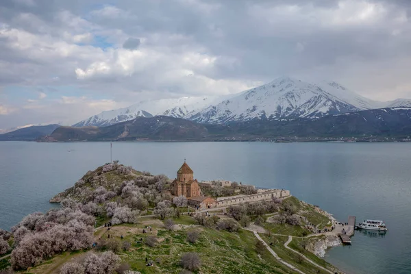 Erstaunliche Frühling Ansicht Der Armenischen Kirche Des Heiligen Kreuzes Auf — Stockfoto