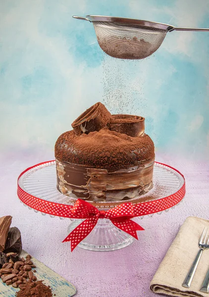 Chocolate Cake Dusting Powdered Icing Sugar Delicious Decadent Chocolate Cake — Stock Photo, Image