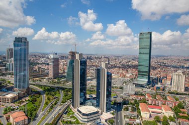 İstanbul, Türkiye - 09 Haziran 2013; İstanbul 'un Beşiktaş ilçesi Levent' in dördüncü ilçesidir. İstanbul 'daki gökdelen ve finans merkezi. Helikopterden ateş ediliyor..