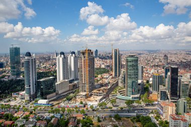 İstanbul, Türkiye - 09 Haziran 2013; İstanbul 'un Beşiktaş ilçesi Levent' in dördüncü ilçesidir. İstanbul 'daki gökdelen ve finans merkezi. Helikopterden çekilen İstanbul silueti.