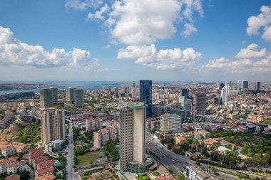 İstanbul, Türkiye - 09 Haziran 2013; İstanbul 'un Beşiktaş ilçesi Levent' in dördüncü ilçesidir. İstanbul 'daki gökdelen ve finans merkezi. Helikopterden çekilen İstanbul silueti.