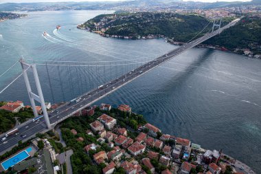 İstanbul, Türkiye - 9 Haziran 2013; İstanbul helikopterden manzara. İstanbul, Beykoz Fatih Sultan Mehmet Köprüsü. Helikopterden ateş ediliyor..