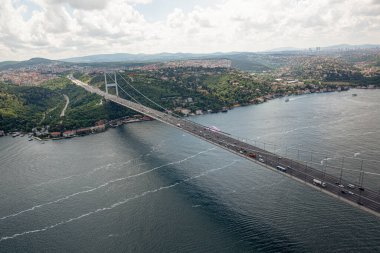 İstanbul, Türkiye - 9 Haziran 2013; İstanbul helikopterden manzara. İstanbul, Beykoz Fatih Sultan Mehmet Köprüsü. Helikopterden ateş ediliyor..