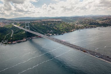 İstanbul, Türkiye - 9 Haziran 2013; İstanbul helikopterden manzara. İstanbul, Beykoz Fatih Sultan Mehmet Köprüsü. Helikopterden ateş ediliyor..
