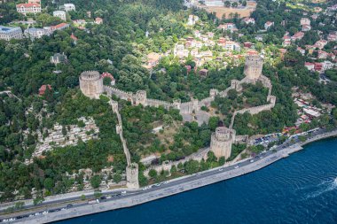 İstanbul, Türkiye - 09 Haziran 2013; İstanbul helikopterden manzara. İstanbul Rumeli Kalesi (Rumeli Hisari). Helikopterden ateş ediliyor..