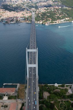 İstanbul, Türkiye - 9 Haziran 2013; İstanbul helikopterden İstanbul manzarası. Helikopterden İstanbul Köprüsü manzarası. Helikopterden ateş ediliyor..