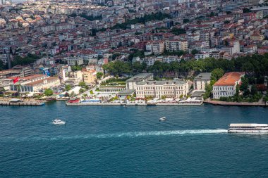 İstanbul, Türkiye - 9 Haziran 2013; İstanbul helikopterden manzara. Helikopterden İstanbul 'daki Four Seasons Oteli' nin İstanbul Boğazı manzarası. Helikopterden ateş ediliyor..