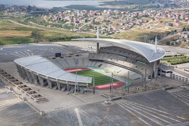 İstanbul, Türkiye - 10 Haziran 2013; İstanbul Olimpiyat Stadyumu 'nun (Atatürk Olimpiyat Stadyumu) havadan görünüşü. Helikopterden ateş ediliyor..