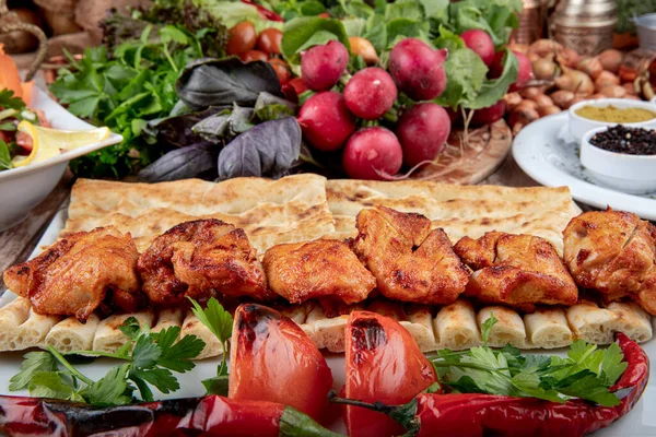 Turecká Kuchyně Kuřecí Špejle Tradiční Grilované Kuře Shish Kebab Nebo — Stock fotografie