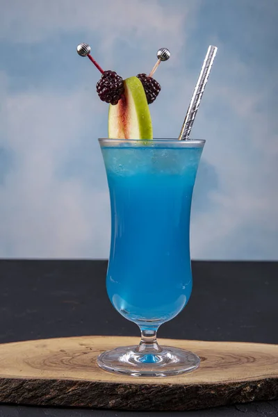Blue Lagoon Blue Hawaiian Cocktail Vodka 코스모 칵테일이었어요 마가리타 리큐어 — 스톡 사진