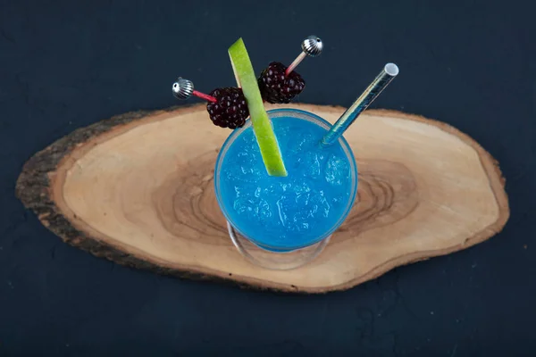 Blue Lagoon Blue Hawaiian Cocktail Vodka Alcoholic Drink Iced Blue — Stock Photo, Image