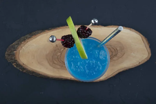 Blue Lagoon Blue Hawaiian Cocktail Vodka Alkohol Drink Ledově Modrý — Stock fotografie