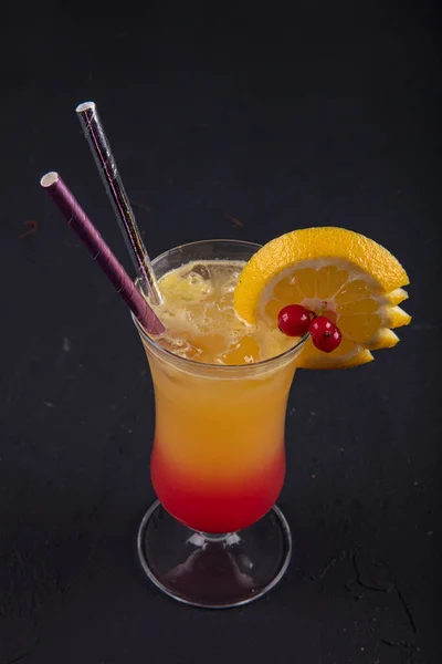 Juicy Orange Και Red Tequila Sunrise Κεράσι Tequila Sunrise Κοκτέιλ — Φωτογραφία Αρχείου