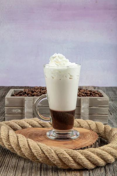 Caffe Mokka Mit Schlagsahne Latte Macchiato Einem Hohen Glas Glas — Stockfoto