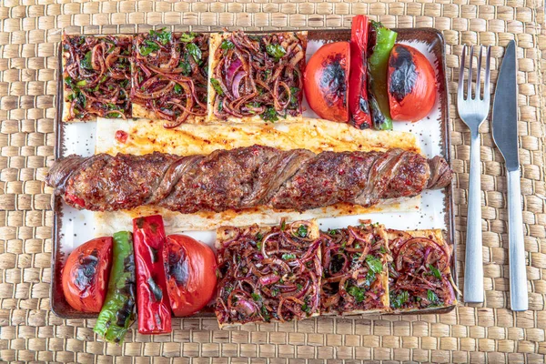Традиционная Турецкая Кухня Великолепный Обеденный Стол Адана Сарма Шашлык Кебаб — стоковое фото