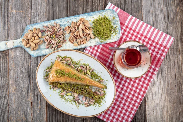 Traditional Turkish Cuisine Carrot Slice Turkish Baklava Pistachio Tea Wood — Stock Photo, Image