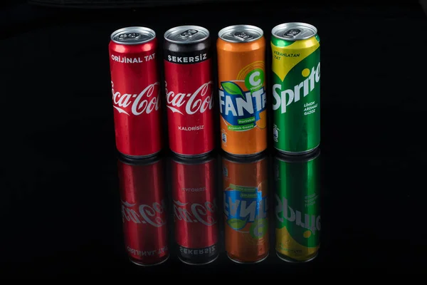 Istanbul Turkije Augustus 2020 Aluminiumflessen Fanta Coca Cola Sprite Een — Stockfoto