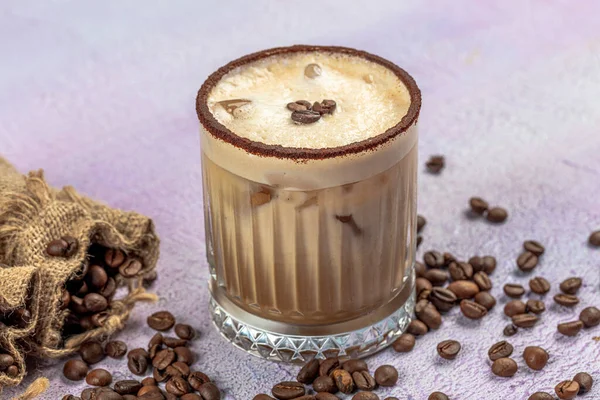 Eiskaffee Oder Latte Glasbecher Glas Kalten Eiskaffees Auf Holztisch Gestellt — Stockfoto