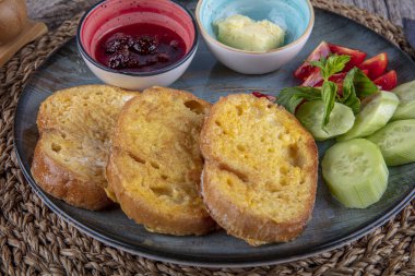 Türk Yumurtalı Ekmek Yapıyorum. Türkçede buna 