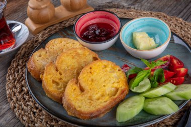 Türk Yumurtalı Ekmek Yapıyorum. Türkçede buna 