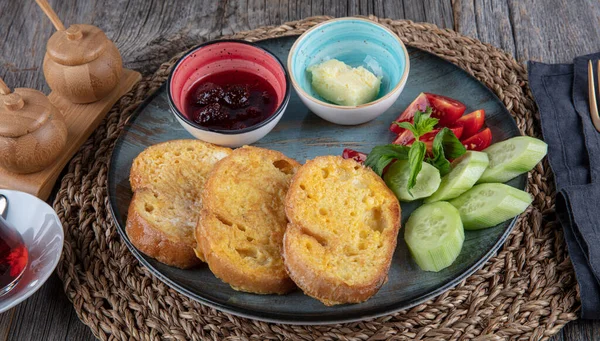 Türk Yumurtalı Ekmek Yapıyorum. Türkçede buna 