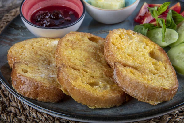 Türk Yumurtalı Ekmek Yapıyorum. Türkçede buna 