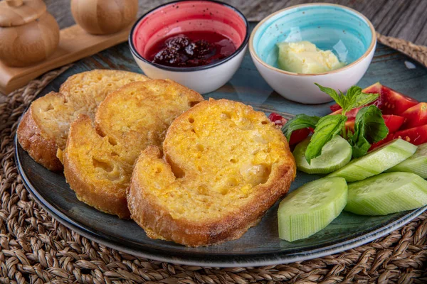 Türk Yumurtalı Ekmek Yapıyorum. Türkçede buna 